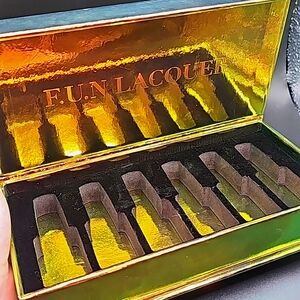 Fun Laquer Christmas 2021 Box (No polishes)